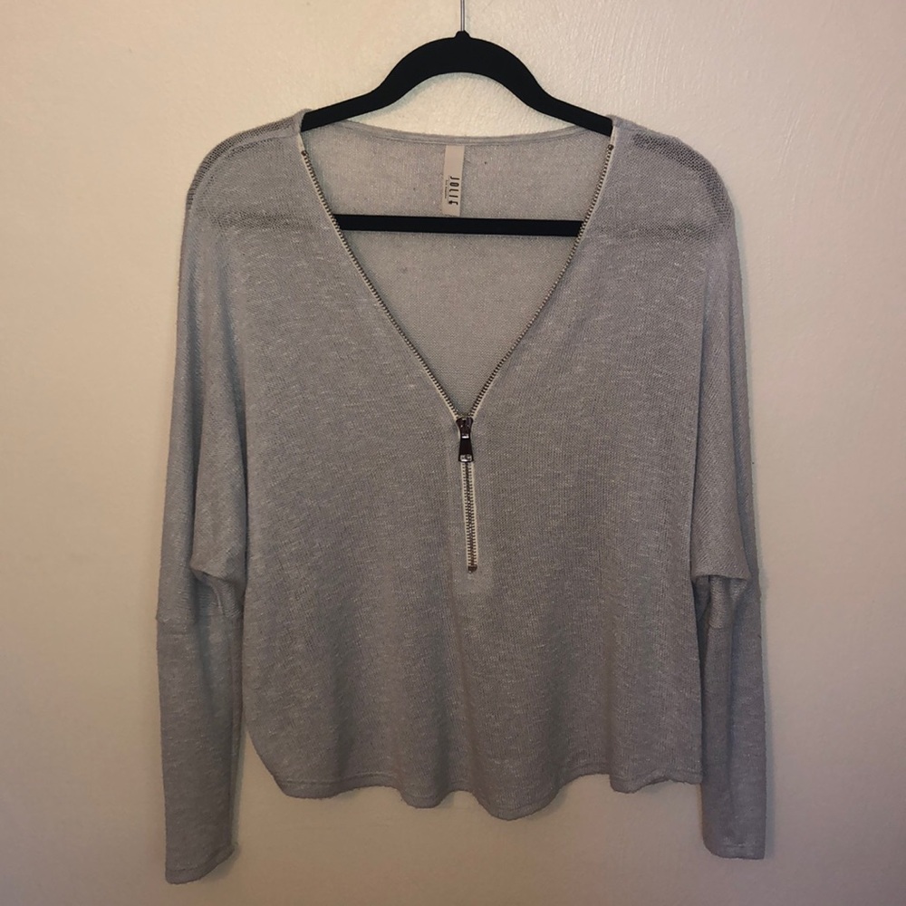 Light zipper sweater